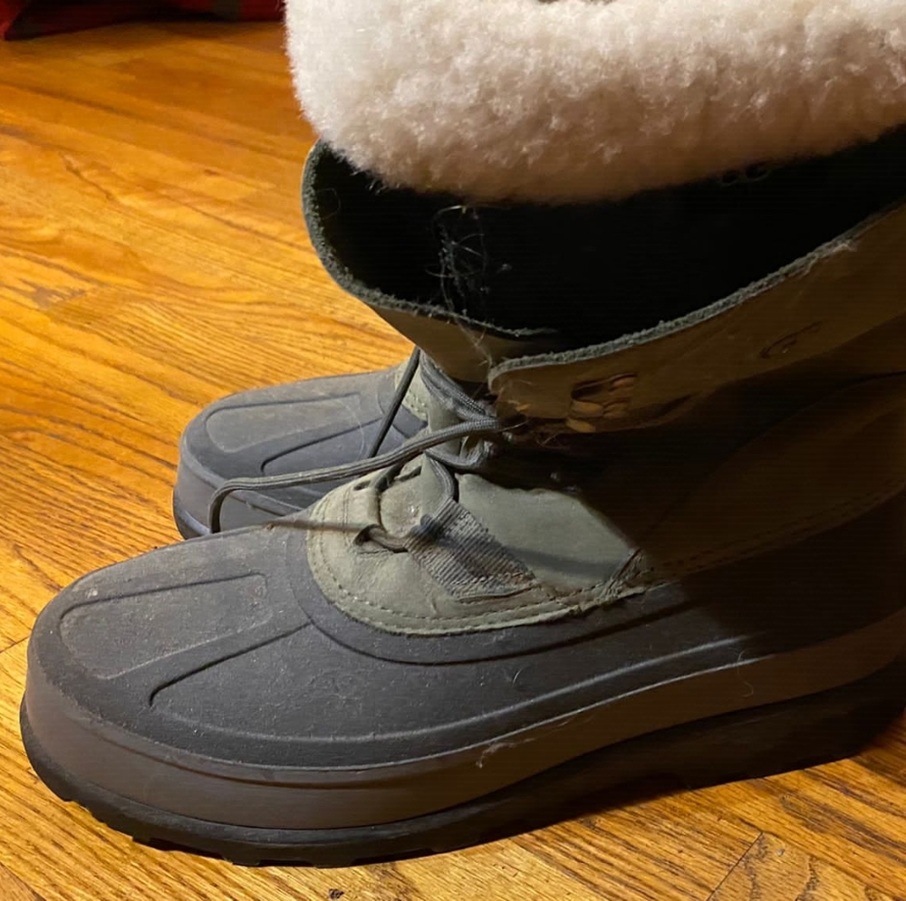 Ugg snow boots sz 13